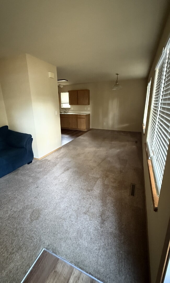 Building Photo - Welcome To Your New Home in Forsyth MO!