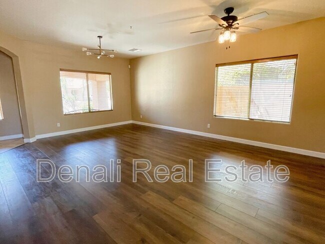 Building Photo - 22256 E Via Del Rancho Rd