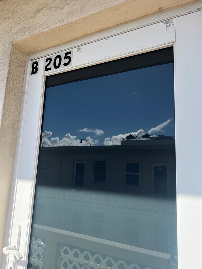 Foto del edificio - 1315 N Ocean Dr