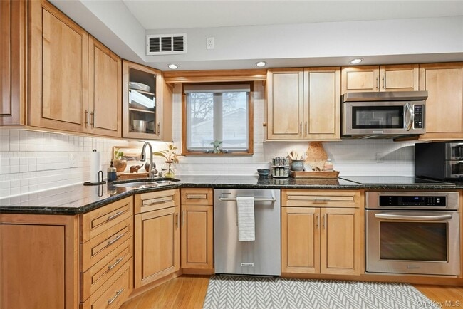 Building Photo - 38 Ormond Ave