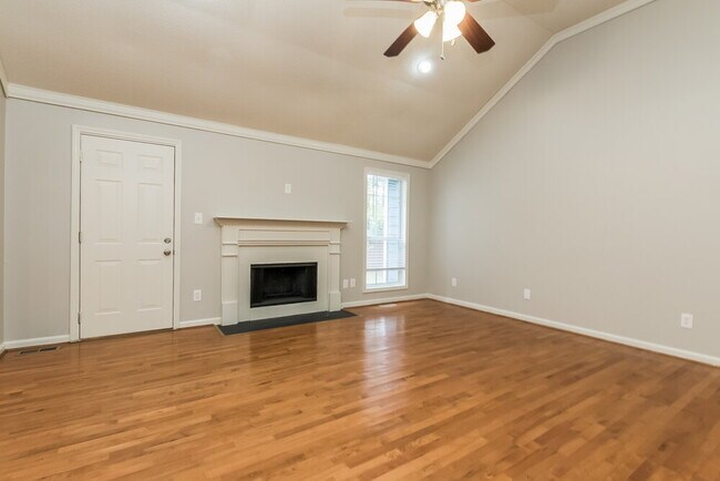 Foto del edificio - 2663 Candler Dr