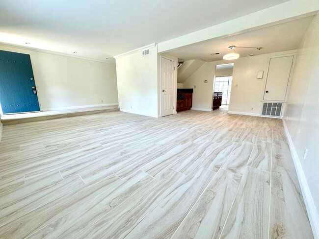 Foto del edificio - Beautiful 3 Bedroom, 3 Bathroom Townhome i...