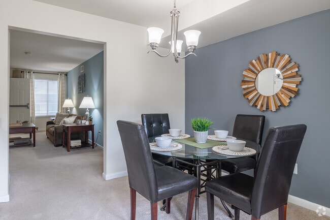 2BR, 2BA - 1,070SF - Dining Room - Millers Crossing