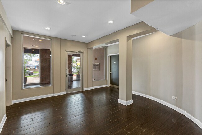 Foto del edificio - 2411 West Fitch