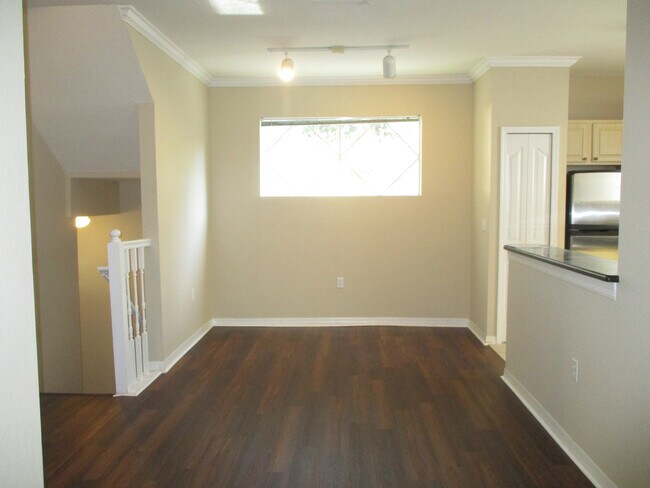 Building Photo - Beautifully Upgraded 4BR/2BA Visconti Townhouse!
