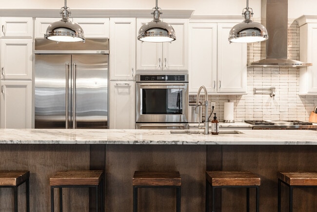 Building Photo - 1421 Elm St