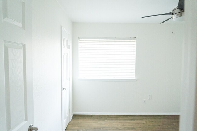 Foto del edificio - 2861 Panhandle Dr