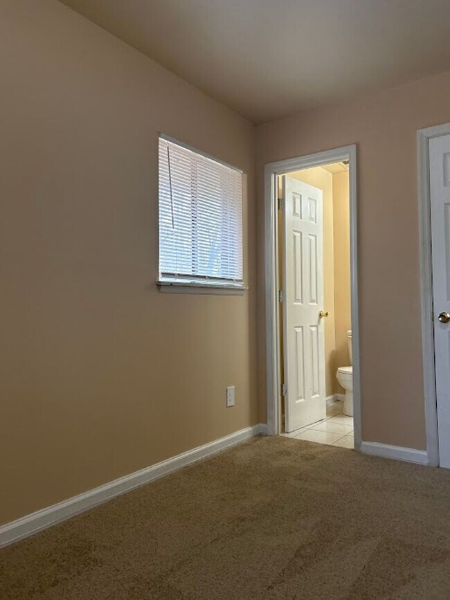 Foto del edificio - 3 bed 1 bath in Decatur!