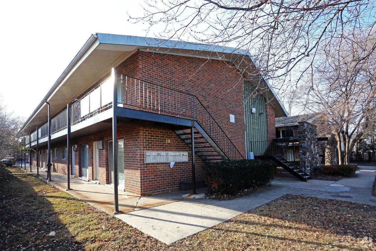 Foto principal - 10315 W Lyndale Ave