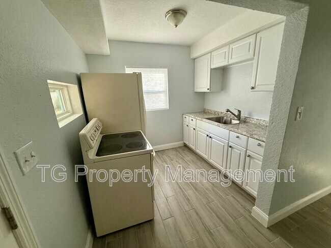 Building Photo - 4721 E Castlewood Dr