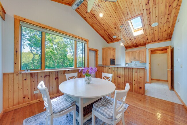 Foto del edificio - 27W172 Galusha Ave