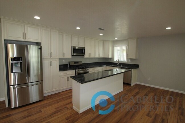 Foto del edificio - 2480 Hardy Dr