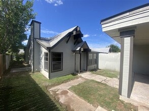 Building Photo - 9615 Vale