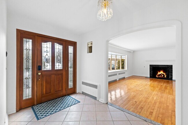 Photo - 115 Stonehedge Dr N House