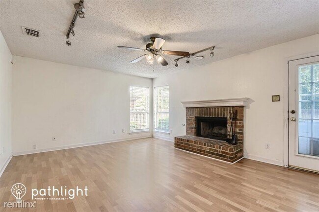 Foto del edificio - 4 br, 2 bath House - 5421 Crater Lake Driv...