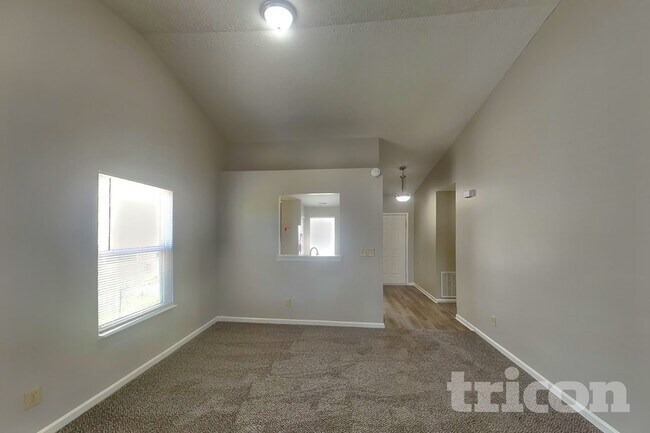 Foto del edificio - 1420 Pencross Ln