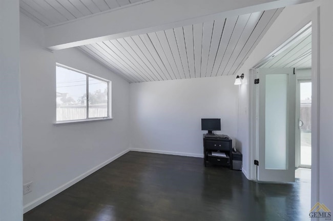 Building Photo - 132 Morrison St