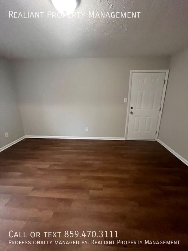 Building Photo - 208 Lakeshore Dr