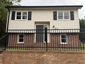 Building Photo - 411 Doak St