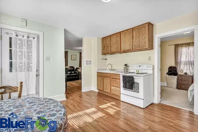 Building Photo - 1433 S 10th St