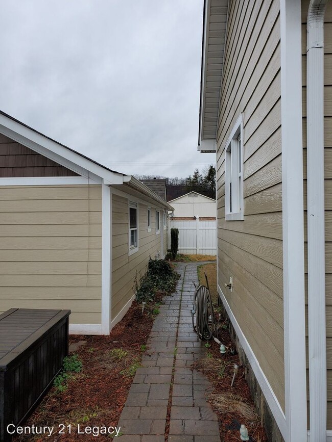 Building Photo - 1 br, 1 bath House - 507 N Sycamore St Unit 2