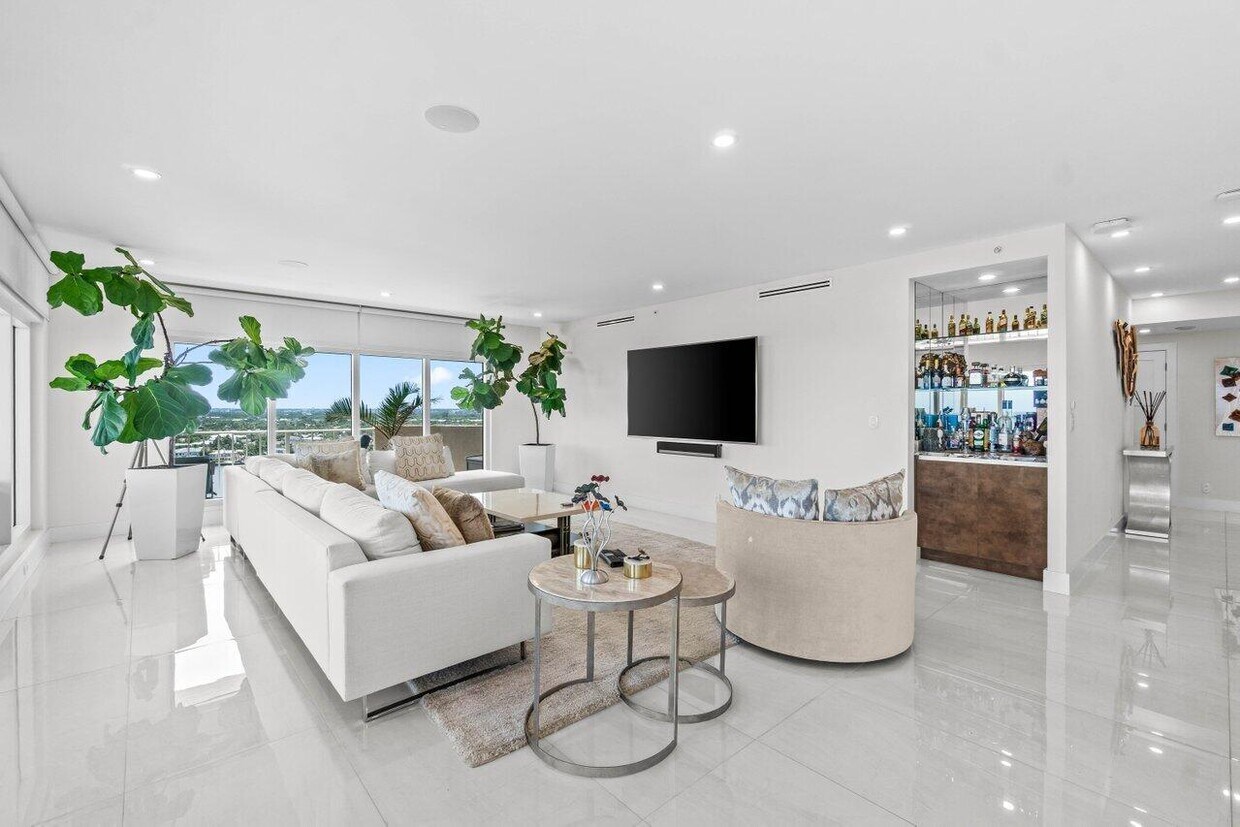 Foto principal - 4001 N Ocean Blvd