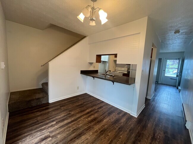 Foto del edificio - 402 Forest Ln