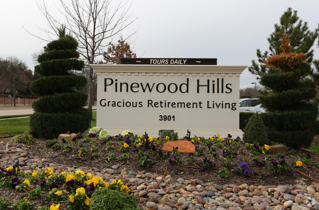 Foto del edificio - Pinewood Hills Independent Senior Living