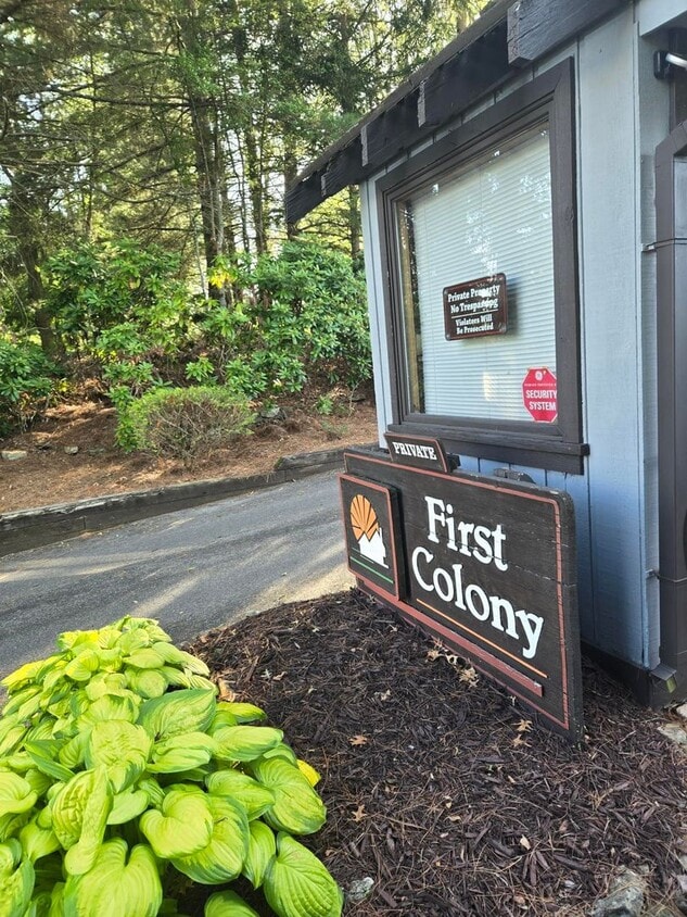 Primary Photo - Spacious 3-Bedroom Condo in Gated Communit...