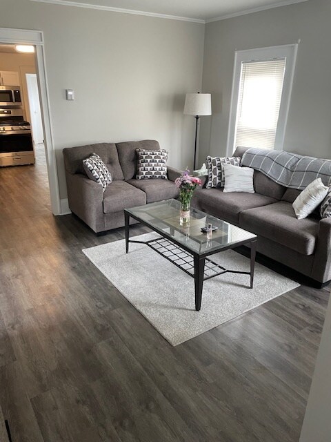 Building Photo - 704 Avery Ave