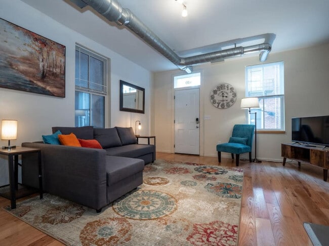 Building Photo - 1610 Pleasant St