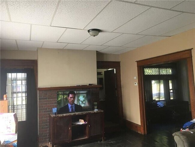 Foto del edificio - 3 br, 2 bath House - 3 East Moody Avenue