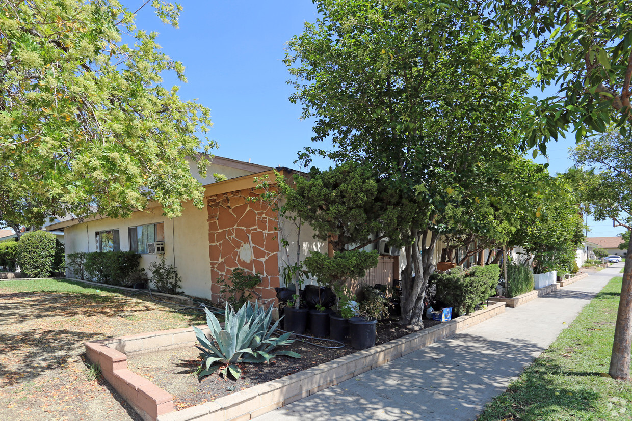 Primary Photo - 1005 N Lincoln St