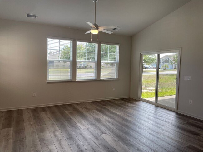 Foto del edificio - 3023 Cedar Creek Ln