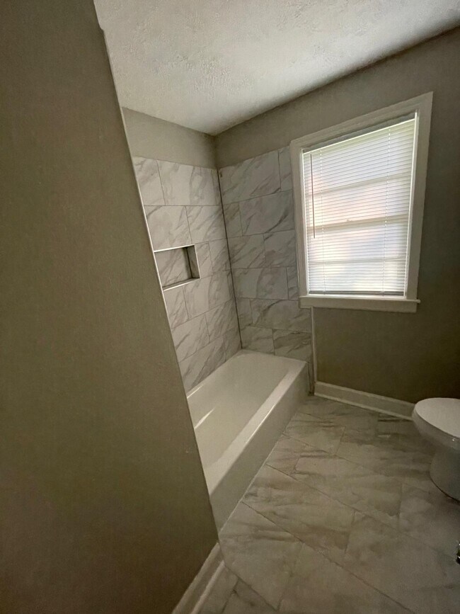 Foto del edificio - 4869 Fairfield Rd