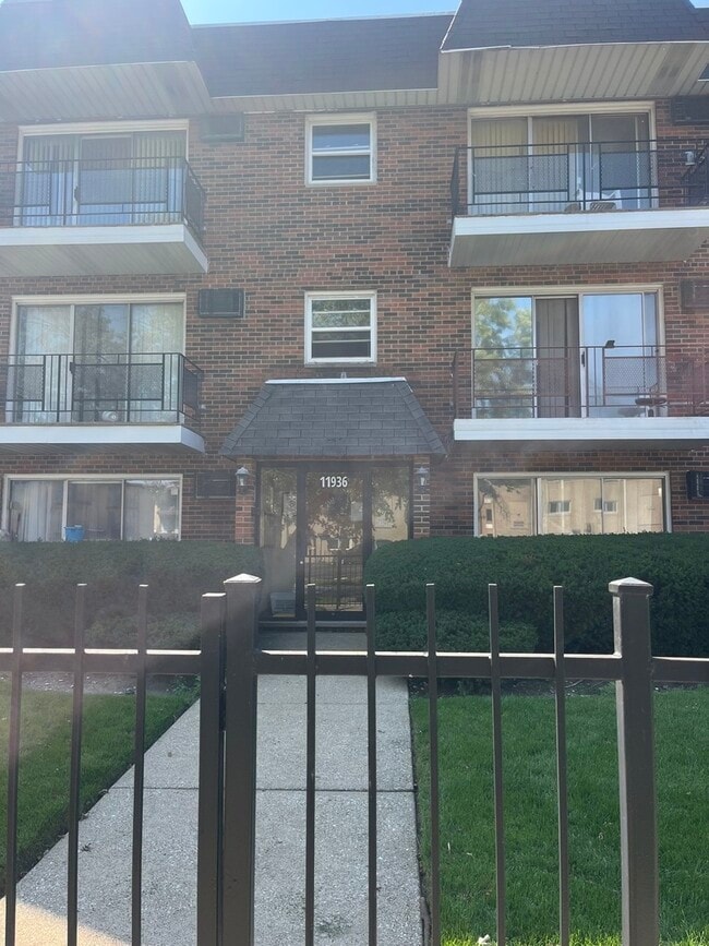 Building Photo - 11936 S Ridgeway Ave