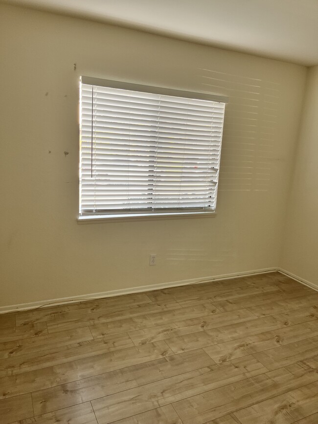 DOWNSTAIRS BEDROOM - 2700 Carnegie Ln