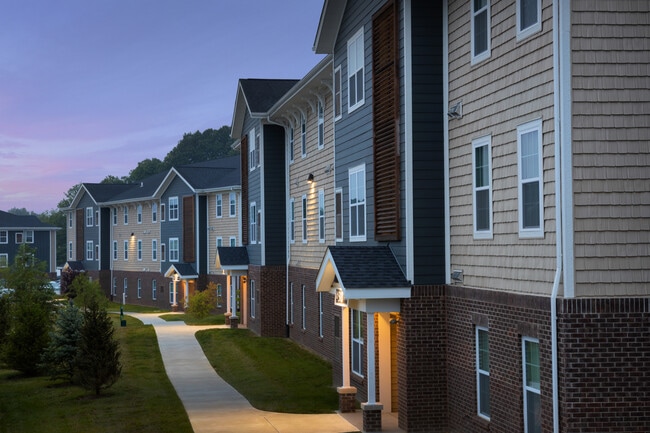 Building Photo - The Reserve Apartments