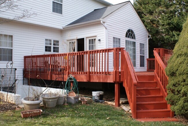 Building Photo - 14415 Saturn Way
