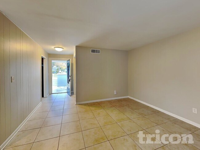 Building Photo - 616 Leisure Avenue Tampa FL