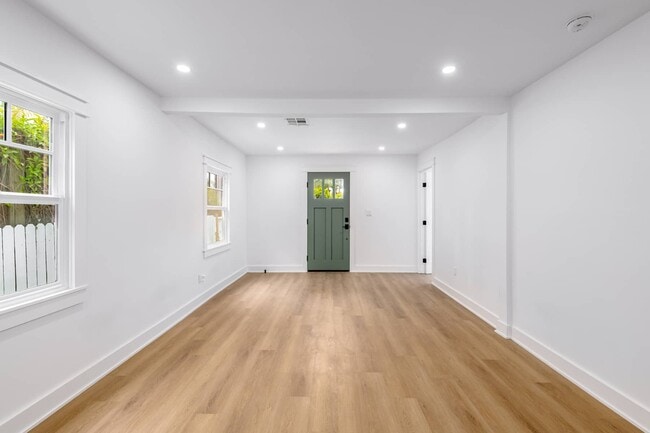 Foto del edificio - 1425 Cabrillo Ave