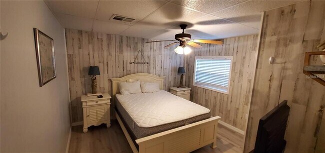 Foto del edificio - 3822 Lake Padgett Dr