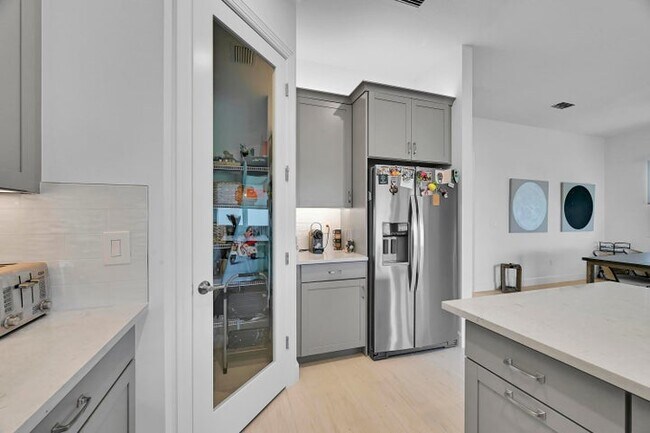 Foto del edificio - 14185 SW Daphne St