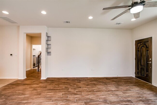 Foto del edificio - 14215 McCoy Lp