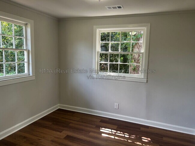Foto del edificio - 1342 Drewery Ave