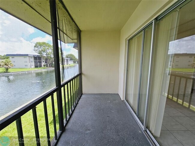 Foto del edificio - 8025 N Colony Cir