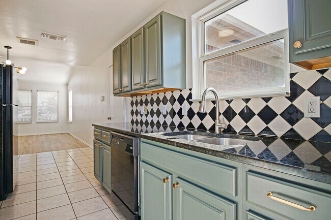 Foto del edificio - Beautiful 2 Bedroom - 2 Bathroom in Deer C...