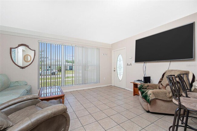 Foto del edificio - 22062 Marshall Ave