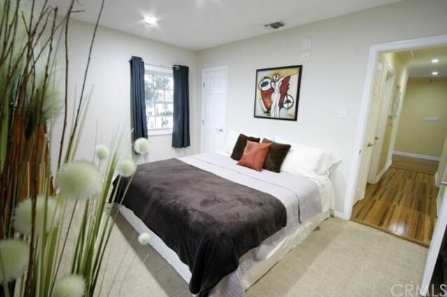 Foto del edificio - 2404 Hawkins Ave
