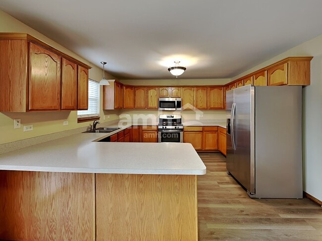 Building Photo - 8058 W Rosebury Dr